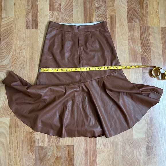 EUC Rebecca Taylor Brown Pencil Skirt Asymmetrical flounce vegan leather sz 0 - Picture 6 of 8